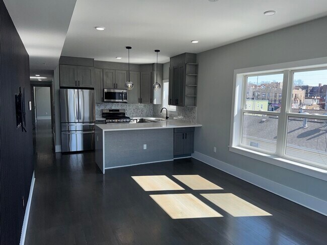 Foto del edificio - 76 Corbin Ave