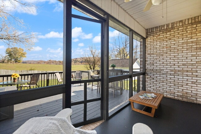 Building Photo - 76 Waterford Way