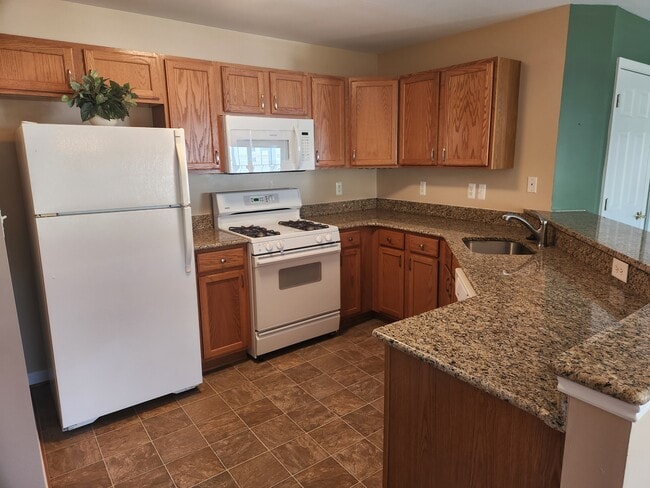 Building Photo - 2026 Windsong Dr