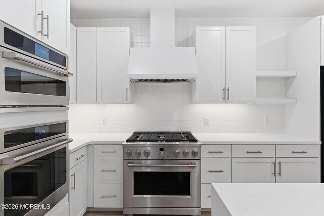 Building Photo - 215 2nd Ave