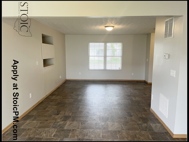 Building Photo - 5460 Poolbeg St