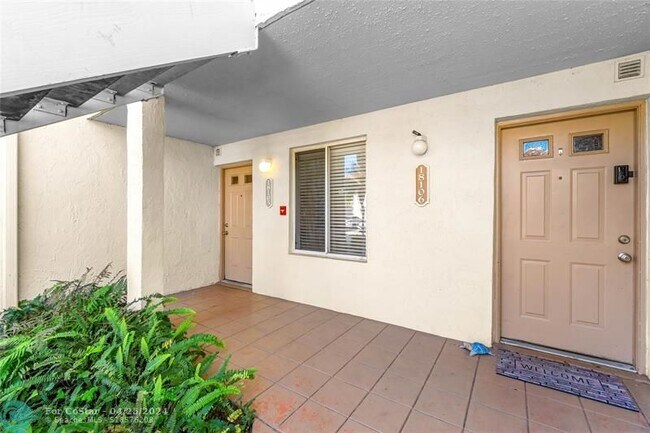 Foto del edificio - 18105 Glenmoor Dr