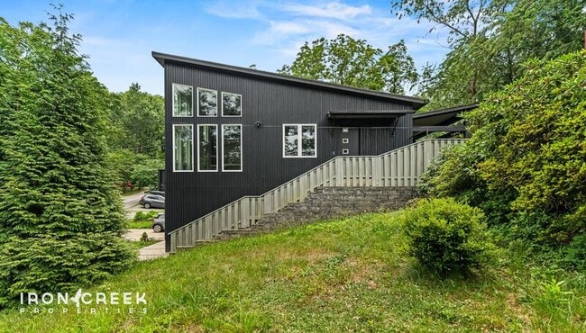 Building Photo - 54 Branning St