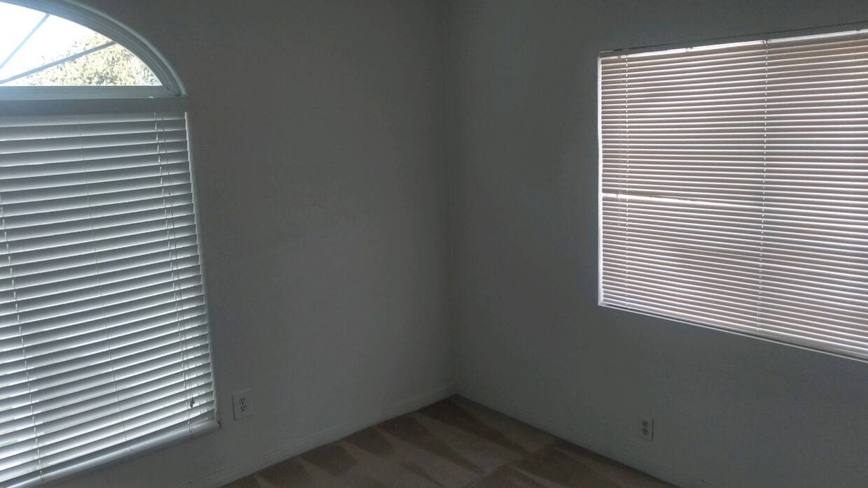Building Photo - 1012 Rosalind Dr