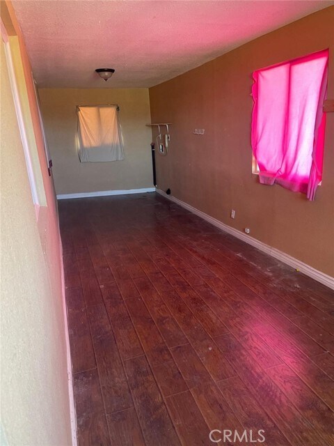 Foto del edificio - 21226 Stoddard Wells Rd