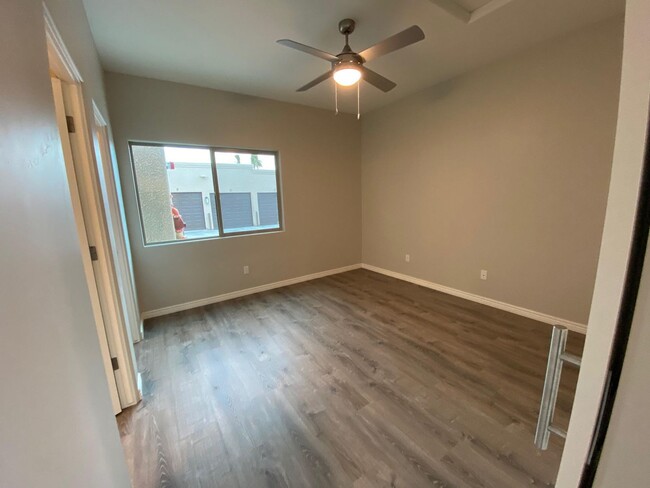 Building Photo - 1 Bedroom/1 Bathroom w/Garage - Downtown C...