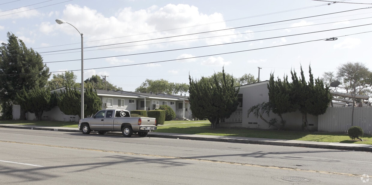 Primary Photo - 1866 W Valencia Dr