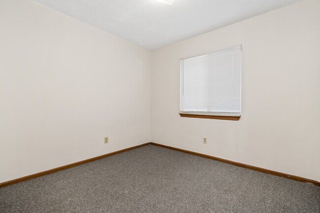 Building Photo - 1315 W Lincoln Hwy