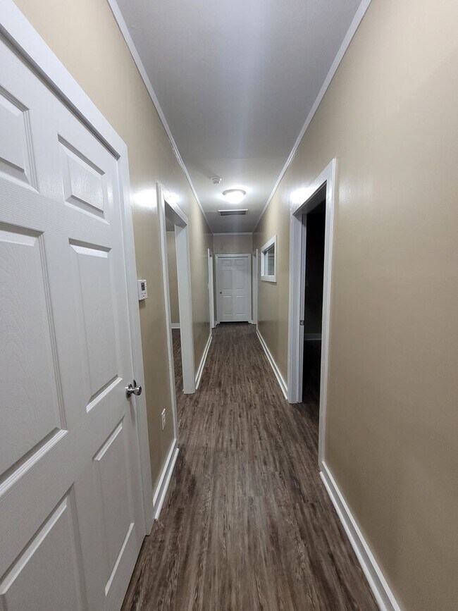 Foto del edificio - Now Leasing -Madison Co-Comer, GA-2 Bedroom 1.5 Bathroom Apartment in Historic Downtown Comer, GA...