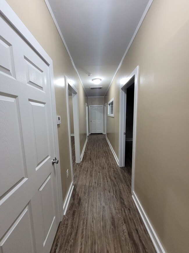 Building Photo - Now Leasing -Madison Co-Comer, GA-2 Bedroom 1.5 Bathroom Apartment in Historic Downtown Comer, GA...