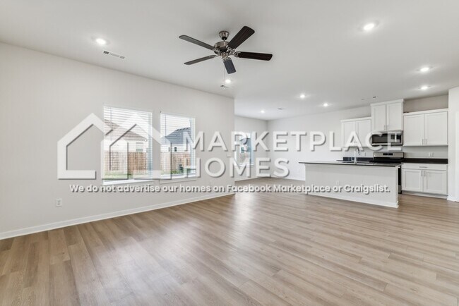 Building Photo - 3726 Pinecrest St