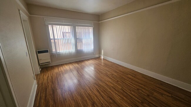 Foto del edificio - 1326 W 11th St