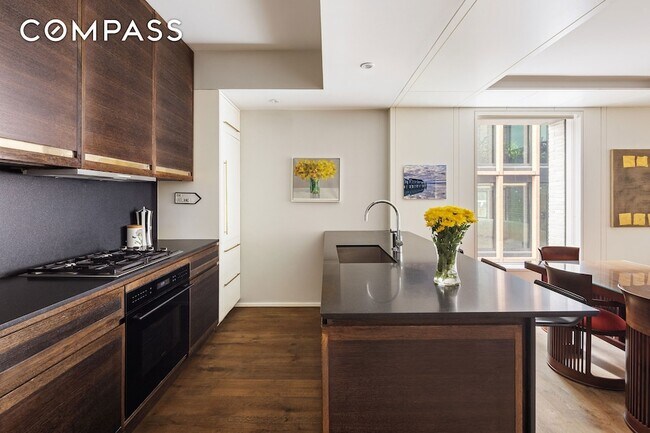 Foto del edificio - 345 W 14th St