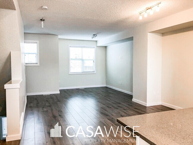 Photo du bâtiment - 655-655 Watt Blvd SW