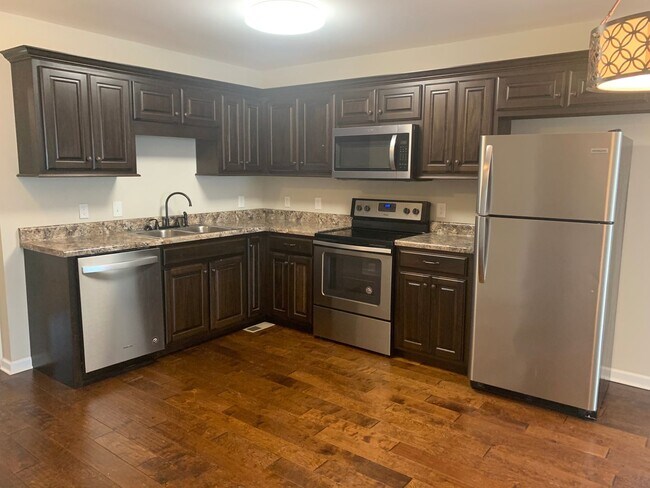 Building Photo - 3 Bedroom, 2 Bath Home Located in Manchest...