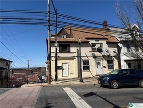 Building Photo - 1201 E 4th St