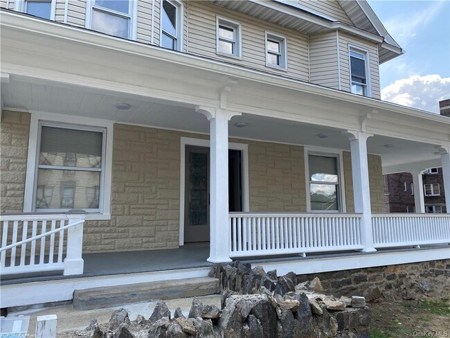 Building Photo - 125 Landscape Ave