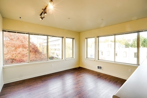 Building Photo - John Court - Studio + extra room
