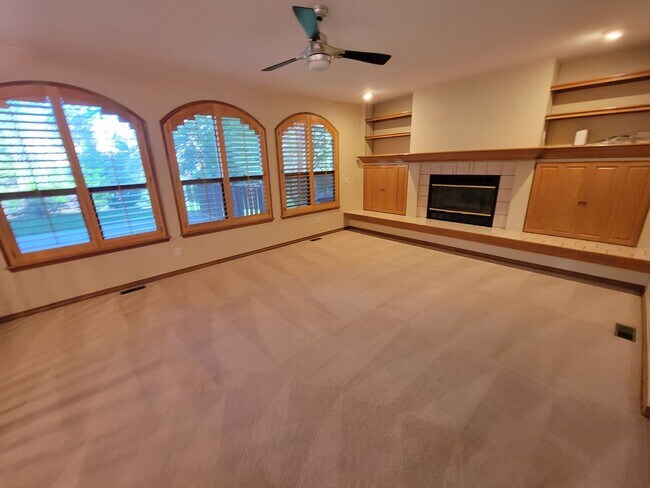Building Photo - Stunning Four Bedroom Home Available For R...