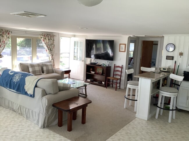 Building Photo - 77 Captains Row