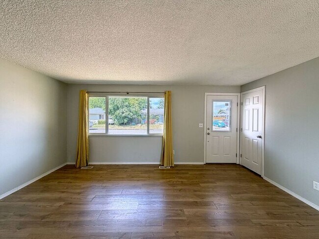 Building Photo - 410 Crona St