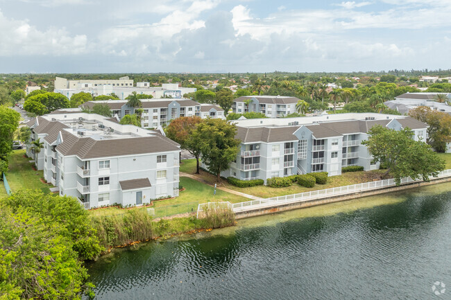 Foto del edificio - LeClub at Saga Bay