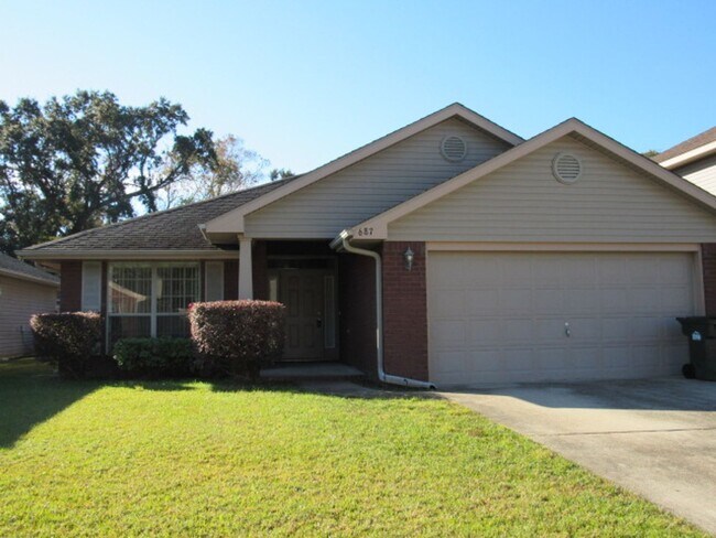 Building Photo - Easy access to shopping, I-10 & Navy Feder...