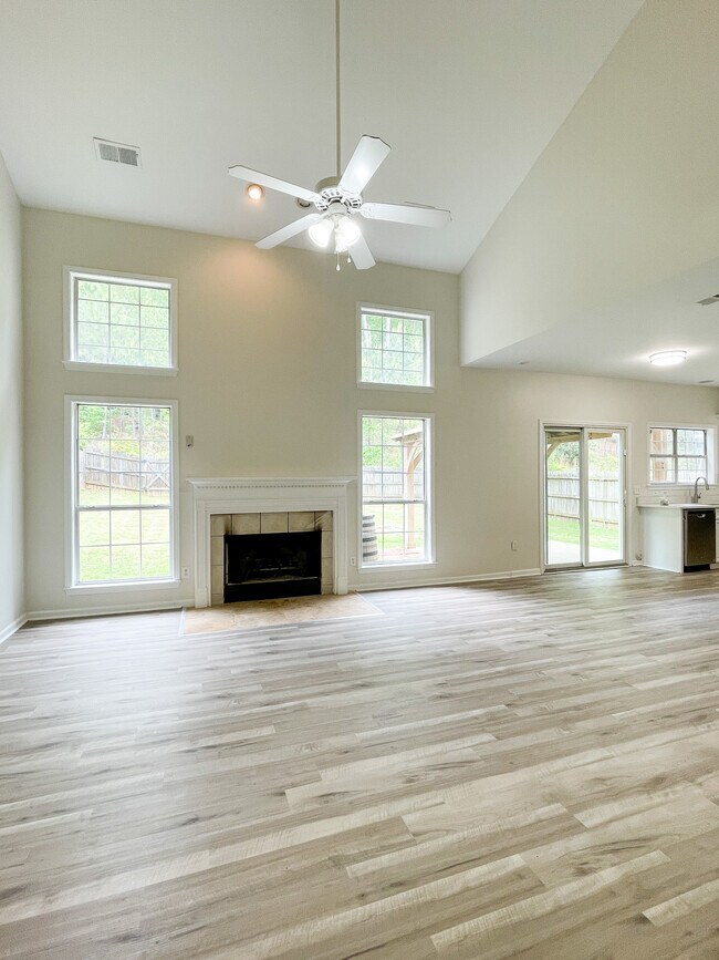 Foto del edificio - 6062 Forest Lakes Cove