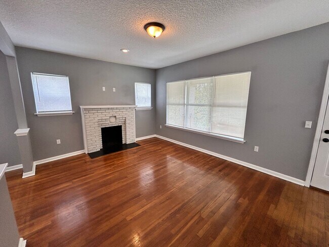 Foto del edificio - 2/2 2nd Floor w/ Balcony Unit in Murray Hill!