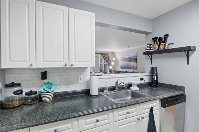 Foto del edificio - 5575 Seminary Rd