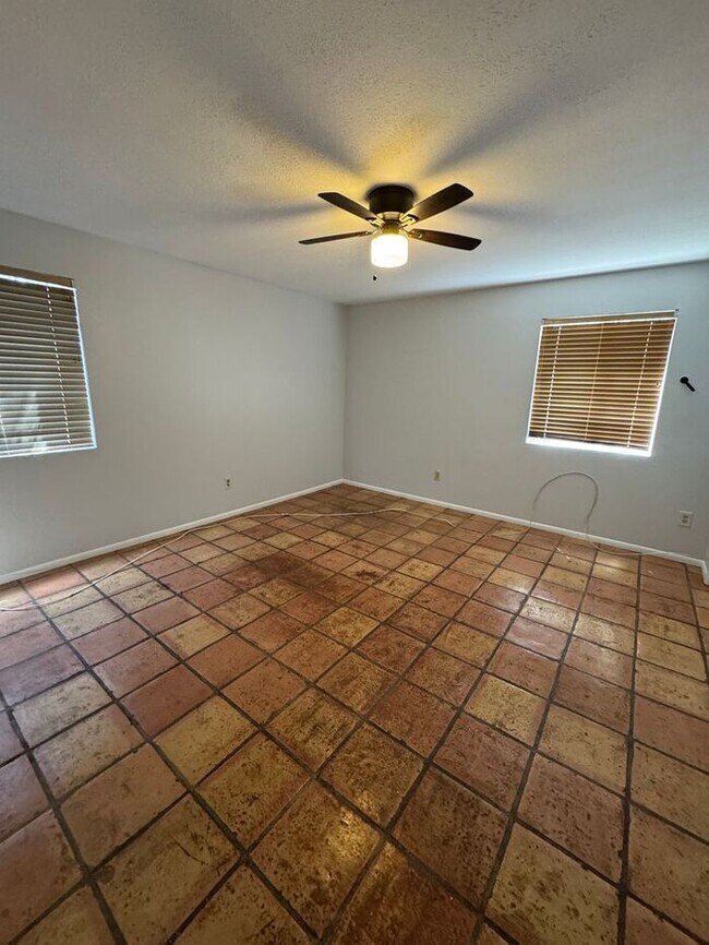 Foto del edificio - 3208 E Almartin St