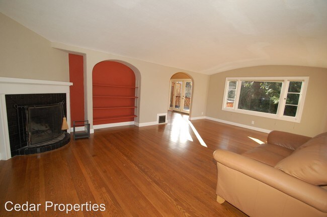 Building Photo - 2692 Hilgard Ave