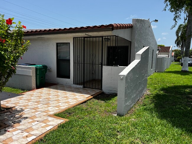 Foto del edificio - 9466 SW 6th Terrace
