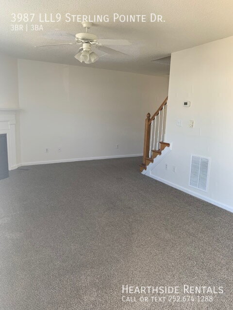 Building Photo - 3 Bedroom/2.5 Bath Townhouse in Sterling P...