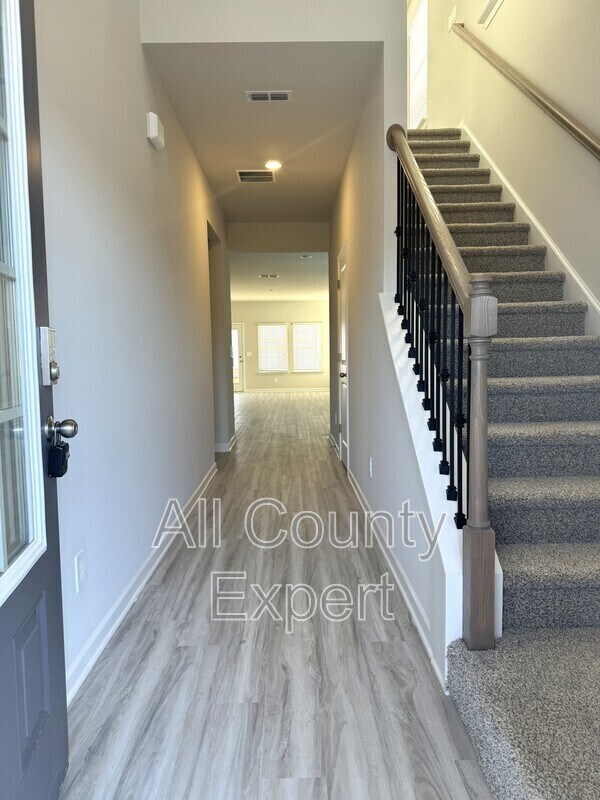 Foto del edificio - 823 Misty Holw Trl