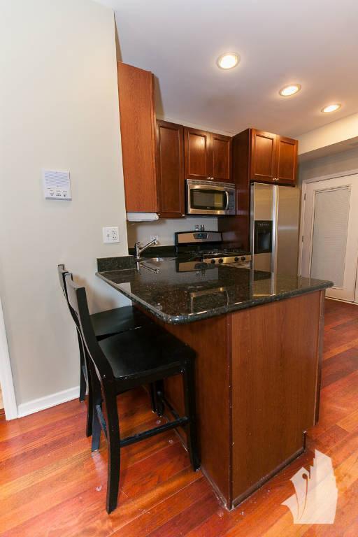 Foto del edificio - 1358 W Greenleaf Ave