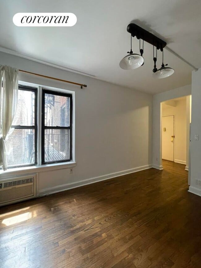 Foto del edificio - 4 W 101st St