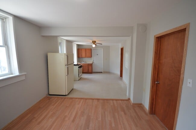Photo - 2815 W 25th Pl (Chicago, IL) Apartment
