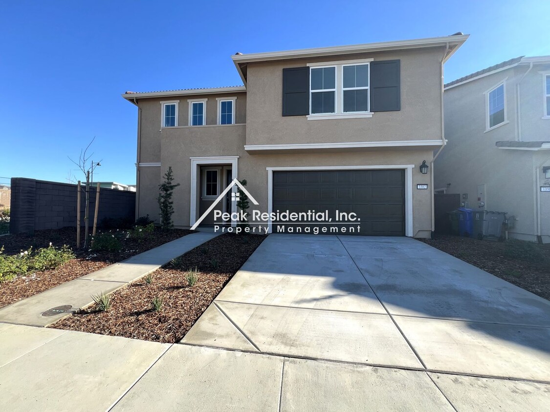 Foto principal - Brand New Folsom 4bd/2.5ba House With 2 Ca...