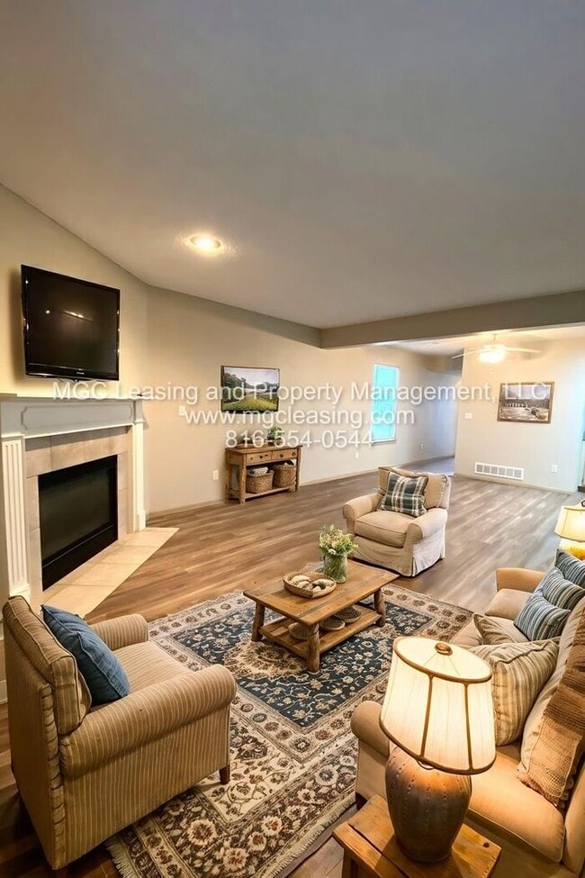 Building Photo - Spacious Townhome in Cambridge Meadows – F...