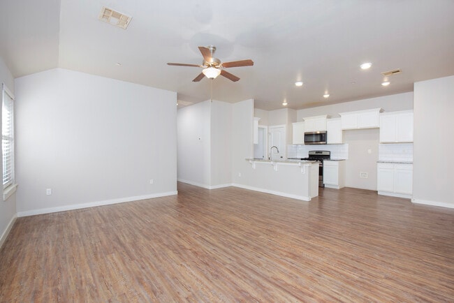 Photo - 5219 Oakwood Villas Ct House