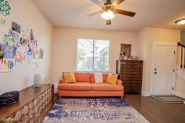 Building Photo - 3 br, 3.5 bath Townhome - 7401 Pantherpaw St