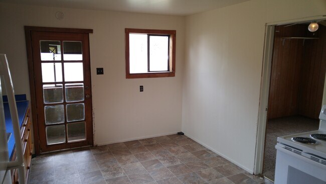Building Photo - VIDEOTOUR: 2-Bedroom Home Has Cute Rustic ...