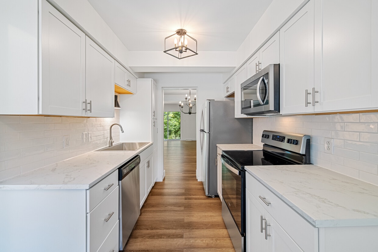 Primary Photo - 215 Oakview Dr