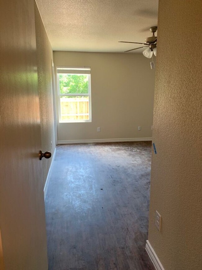 Foto del edificio - 1319 Calle de Bronce