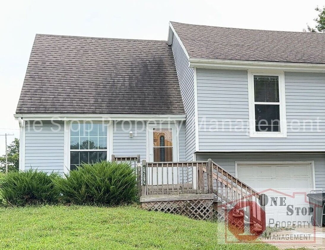 Primary Photo - 3 bedroom, 1 bathroom duplex in Independen...