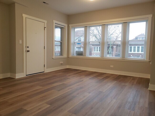 Building Photo - 3035 N Kilpatrick Ave