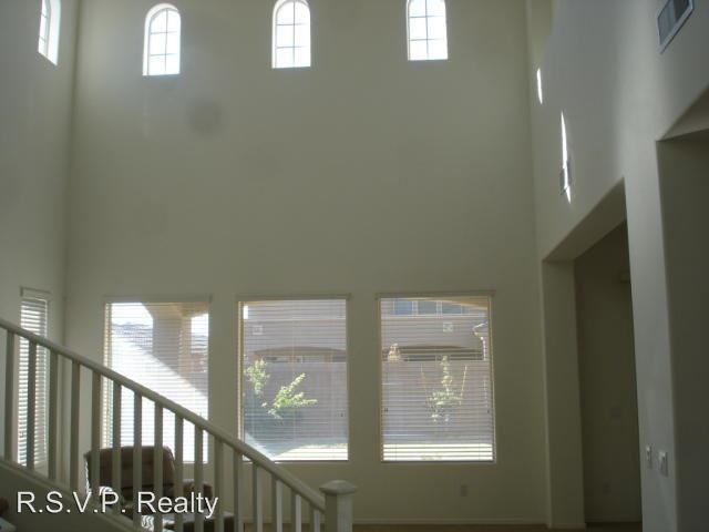 Building Photo - 5 br, 4 bath House - 2627 E. Dogwood Dr.
