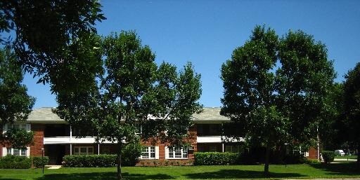 Primary Photo - 1620 W Dempster St