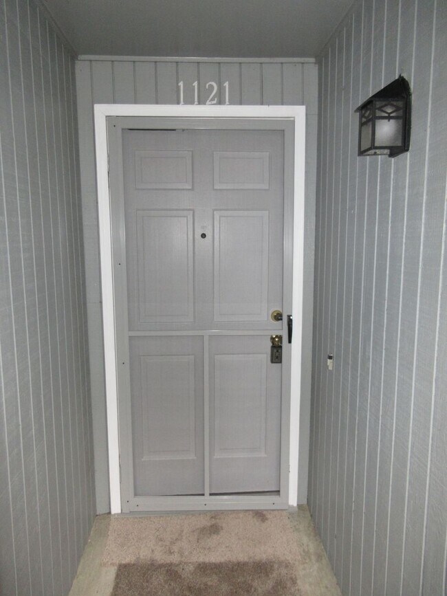 Foto del edificio - One Bedroom Apartment by Bush Park